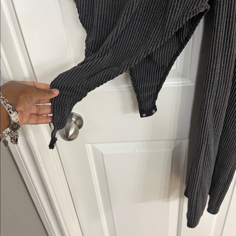 Fashion Nova Black and Gray 2 piece set - Picture 4 of 10